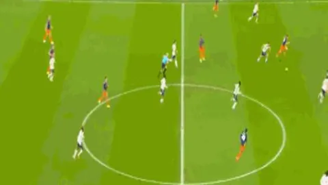 申花2-1广州队获胜，汪海健近门得手曹赟定小角度立功