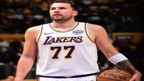 巴萨积分榜领先，马竞落后1分，皇马差距3分，西甲战局紧张以待