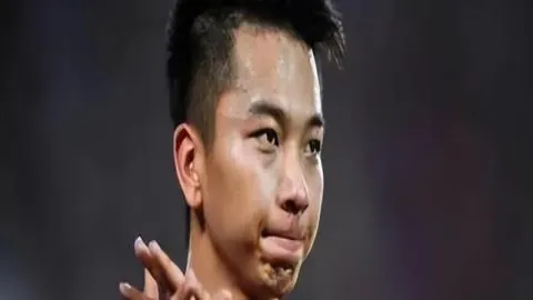 “主场魅力对决客场优势，巅峰之战火花四溅！”